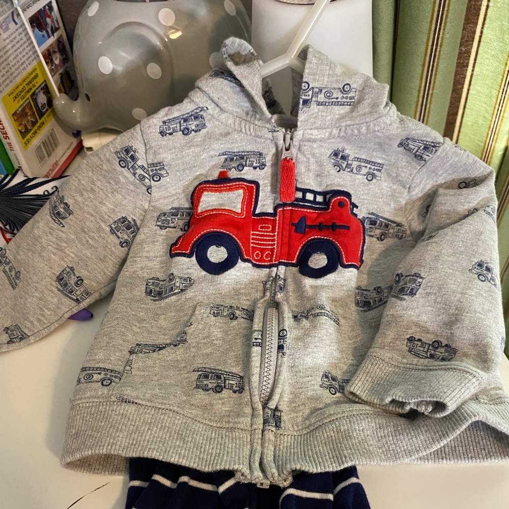 Carter’s 12 month baby boy outfit.